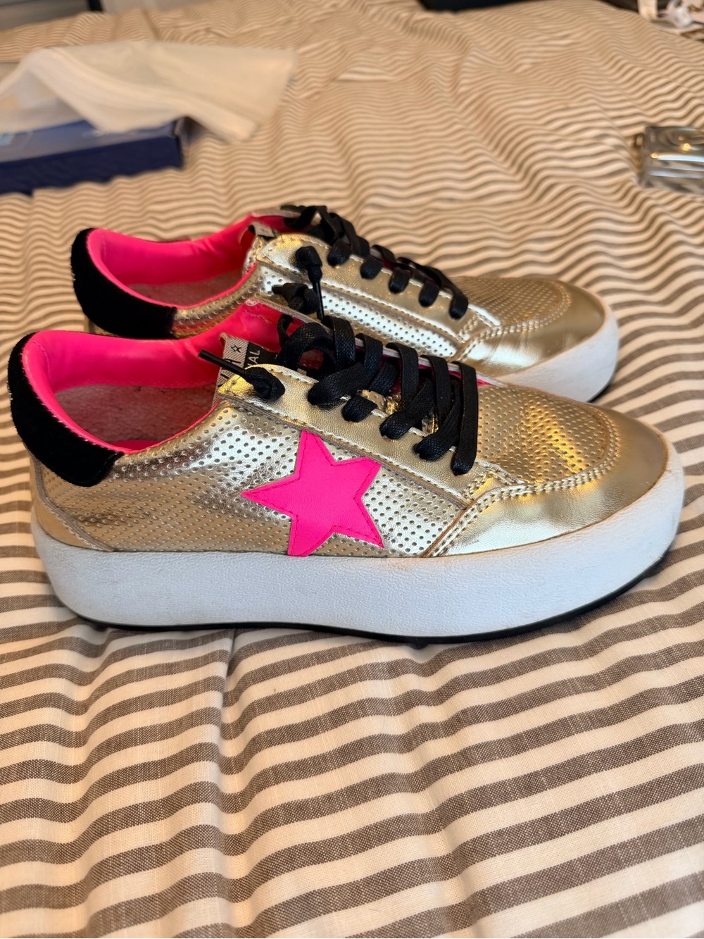 Vintage Havana Gold Sneakers with Hot Pink Star